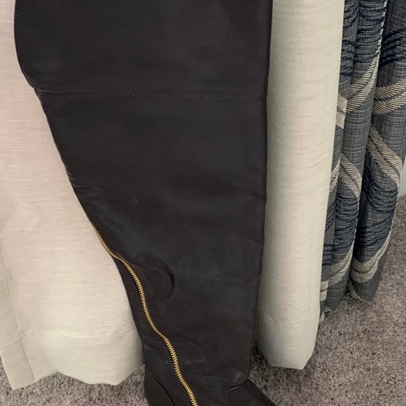 Brown knee thigh high boots - Picture 3 of 4